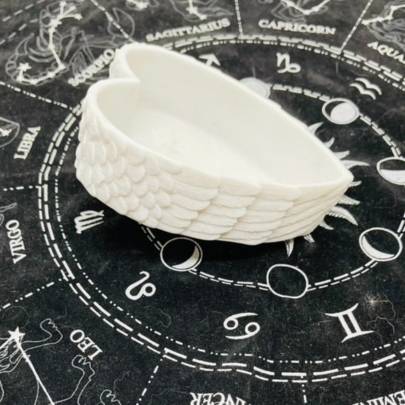 Wing Heart Bowl - Picture 2 of 2